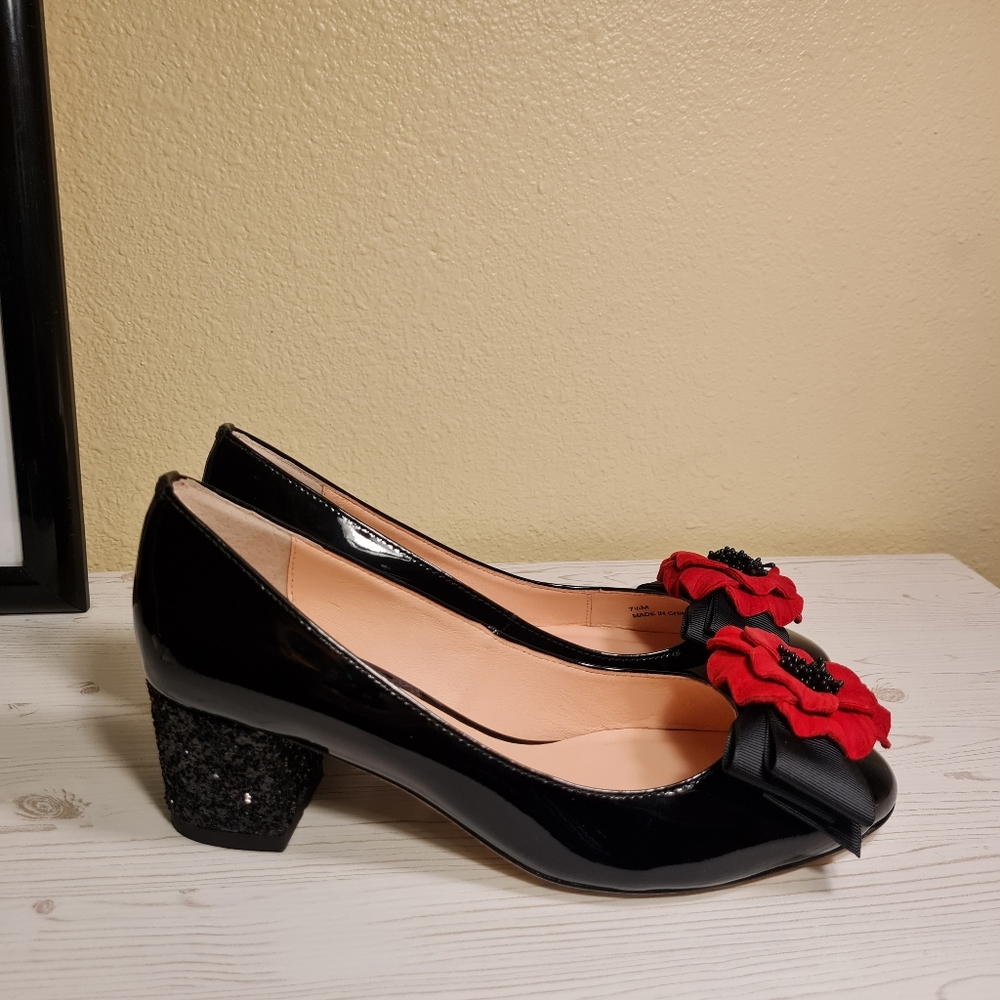 Kate Spade Milford Red Flower Black Patent Leather Glitter Block Heels.  RARE 🥀
